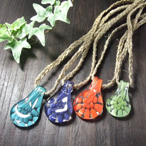 ガラスネックレス