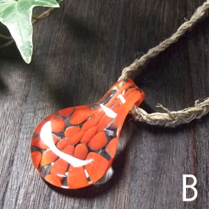 ガラスネックレス