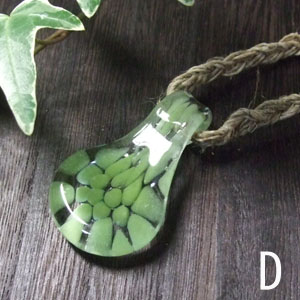 ガラスネックレス