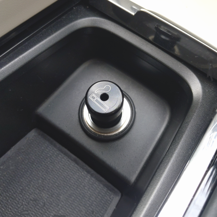 車用 シークレットケース !? 喫煙 パイプ 2in1 穴を塞げば隠し収納ケースに 喫煙具 ドライハーブ シャグ 葉タバコ 用 シガーソケット スタッシュ セーフ 隠しケース